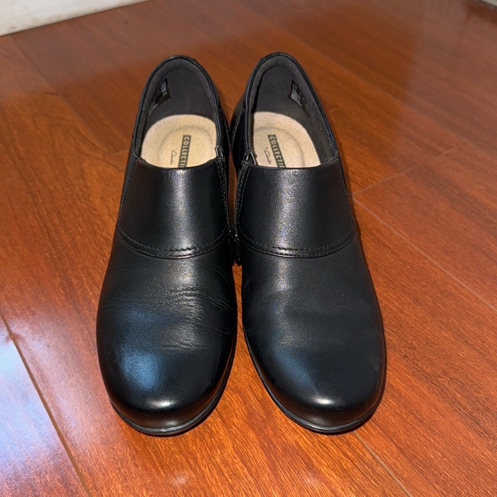 WOMENS CLARKS COLLECTION ankle booties,  size 7 Like new